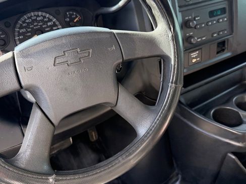 Used 2006 Chevrolet Express 3500 RWD image 33