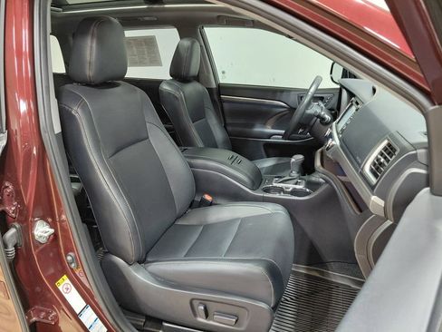 Used 2019 Toyota Highlander Limited Platinum AWD/4WD image 36