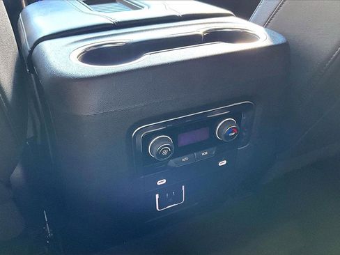 Used 2023 Chevrolet Suburban LT image 17