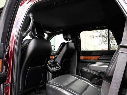 Used 2019 Lincoln Navigator Select w/ Technology Package image 38