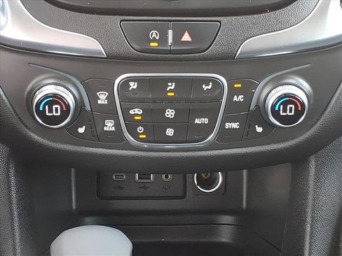 Used 2022 Chevrolet Equinox LT image 23