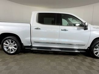 Used 2023 Chevrolet Silverado 1500 High Country w/ High Country Premium Package AWD/4WD video 3