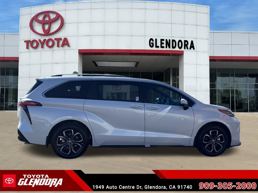 New 2026 Toyota Sienna Platinum AWD/4WD image 12