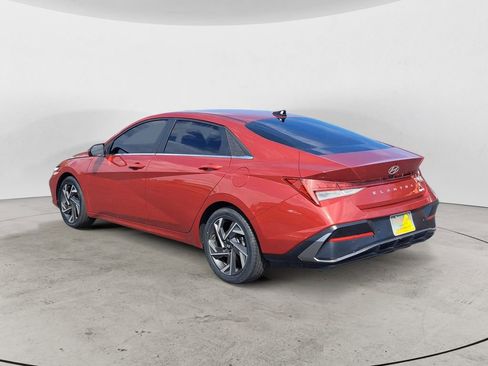 Used 2024 Hyundai Elantra Limited image 5