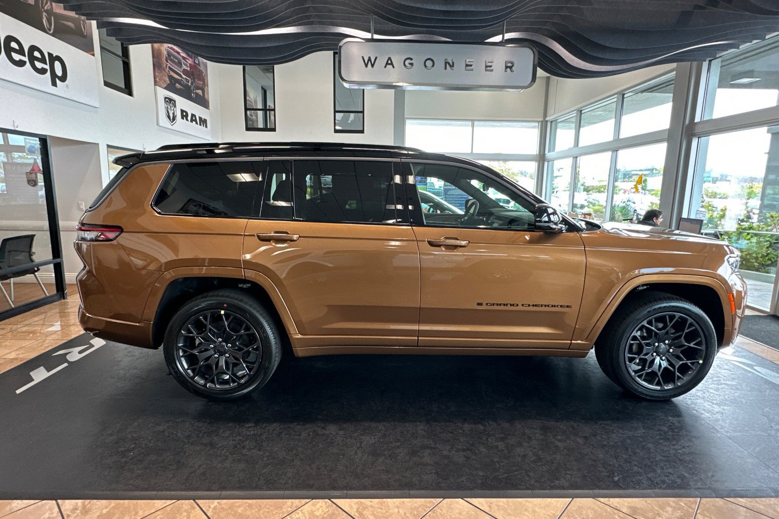 New 2026 Jeep Grand Cherokee L Summit w/ Obsidian Package AWD/4WD image 3