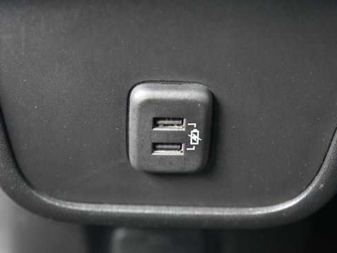 Used 2024 GMC Terrain SLT image 37