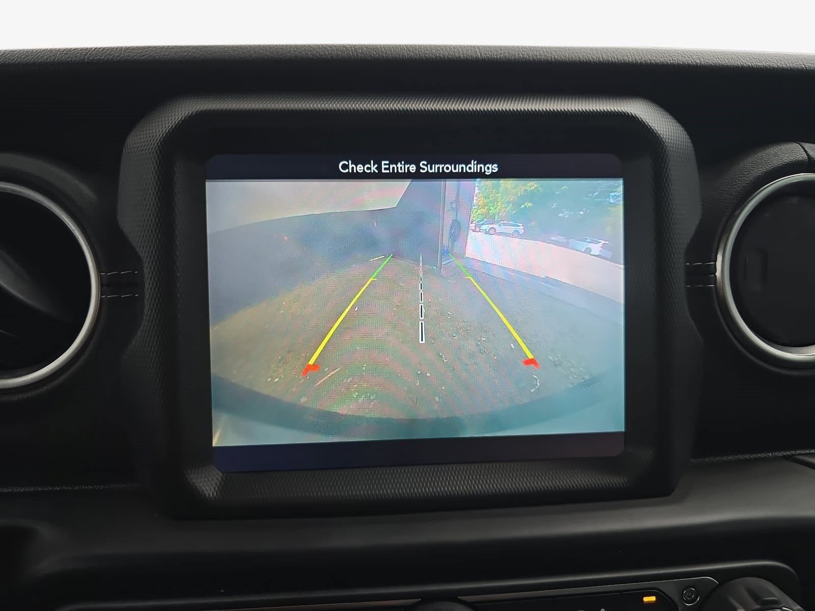 Used 2019 Jeep Wrangler Unlimited Sahara AWD/4WD image 19