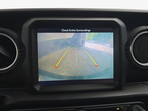 Used 2019 Jeep Wrangler Unlimited Sahara AWD/4WD image 19