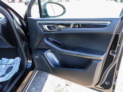 Used 2018 Porsche Macan image 18
