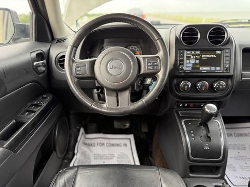 Used 2016 Jeep Patriot Latitude w/ Sun/Sound Group FWD image 12