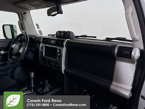 Used 2010 Toyota FJ Cruiser 4WD image 27