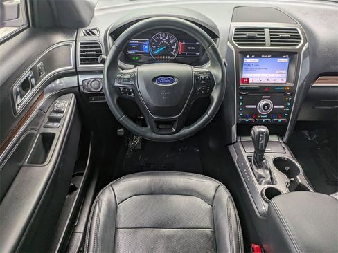 Used 2019 Ford Explorer Limited w/ Ford Safe & Smart Package image 18