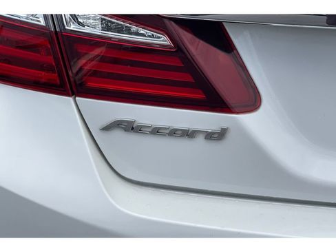 Used 2017 Honda Accord EX image 17
