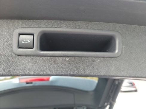 Used 2020 Toyota Highlander XLE image 11