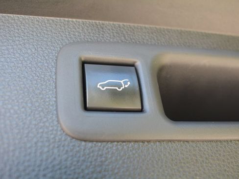 Used 2021 Toyota Highlander LE AWD/4WD image 25
