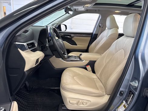 Used 2023 Toyota Highlander Platinum image 15