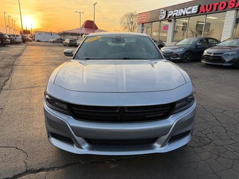 Used 2016 Dodge Charger SXT image 2
