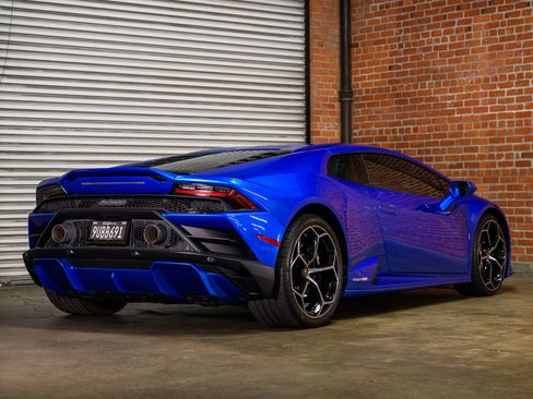 Used 2023 Lamborghini Huracan EVO image 11