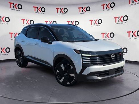 Certified 2025 Nissan Kicks SR FWD image 1