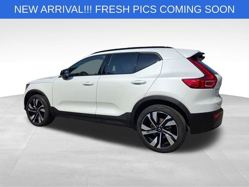 Used 2024 Volvo XC40 B5 Plus AWD/4WD image 4