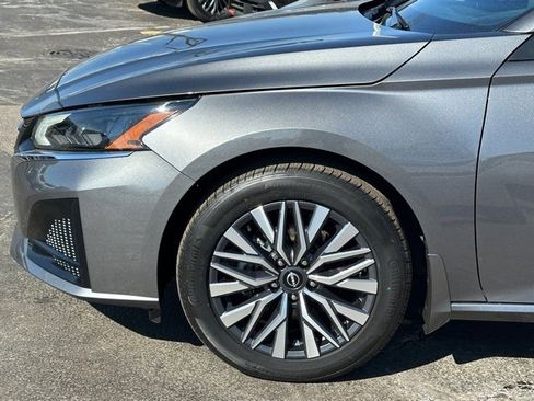 Certified 2023 Nissan Altima 2.5 SV w/ SV Premium Package image 7