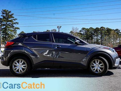 Used 2019 Toyota C-HR LE image 2