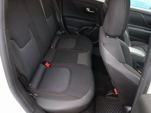 Used 2023 Jeep Renegade Trailhawk image 17