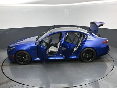 Used 2025 BMW M5 w/ Carbon Package image 17