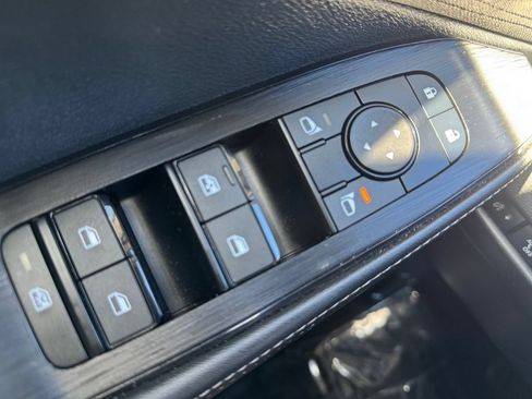 Used 2023 Nissan Rogue SV AWD/4WD image 28