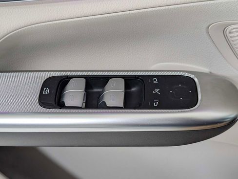 Used 2025 Mercedes-Benz GLC 300 4MATIC image 24