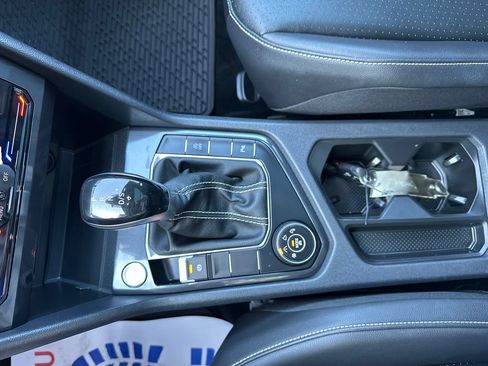 Certified 2024 Volkswagen Tiguan SE R-Line AWD/4WD image 17