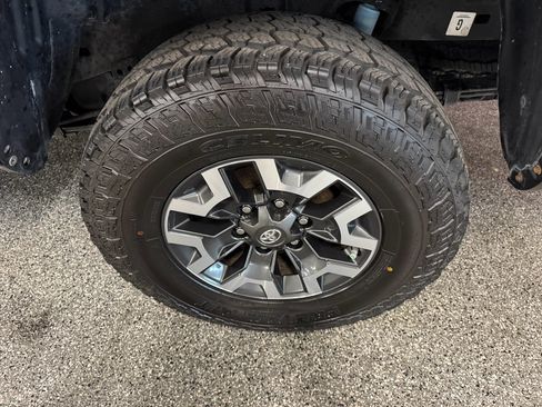 Used 2019 Toyota Tacoma TRD Off-Road image 15