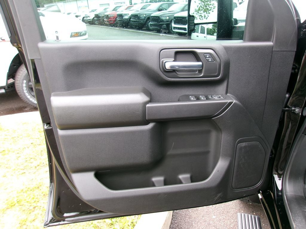 Used 2025 Chevrolet Silverado 2500 Custom w/ Custom Convenience Package AWD/4WD image 6