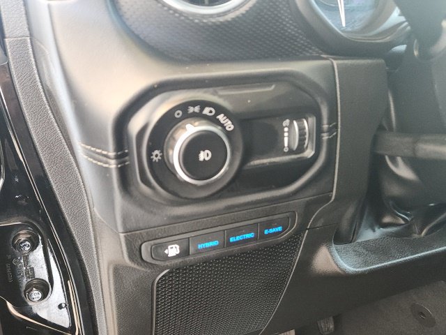 Used 2024 Jeep Wrangler Unlimited Rubicon 4xe AWD/4WD image 28