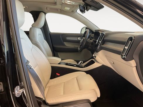 Certified 2023 Volvo XC40 B5 Plus w/ Driver Assist Package image 15