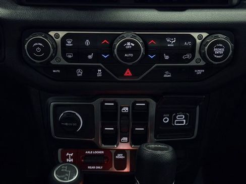 Used 2024 Jeep Gladiator Sport AWD/4WD image 29