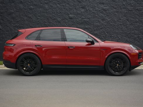 Certified 2025 Porsche Cayenne S AWD/4WD image 8