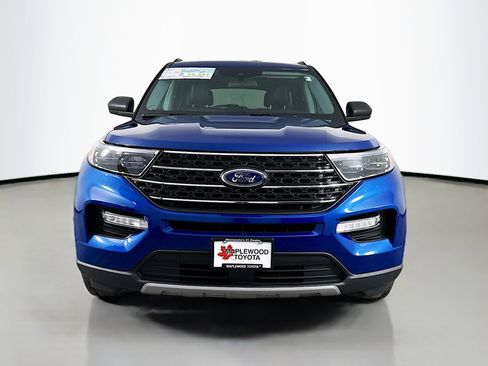 Used 2022 Ford Explorer XLT w/ Equipment Group 202A AWD/4WD image 2