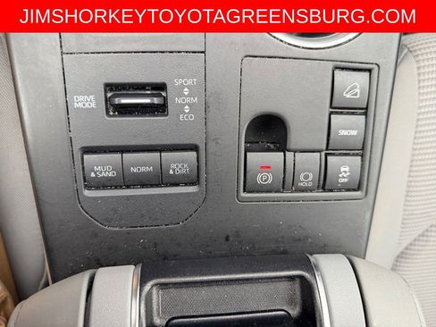 Used 2023 Toyota Highlander LE AWD/4WD image 28