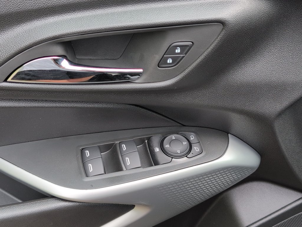 New 2026 Chevrolet Trax LS w/ LS Convenience Package FWD image 16