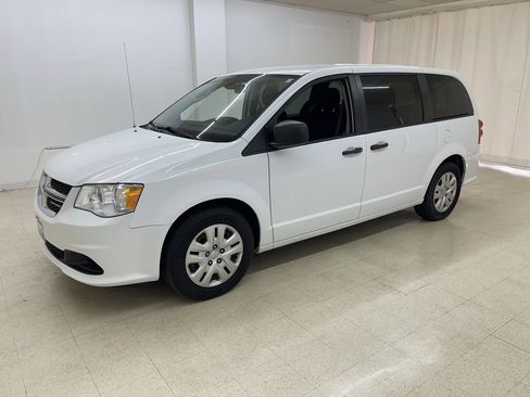 Used 2020 Dodge Grand Caravan SE w/ UConnect Hands-Free Group image 1