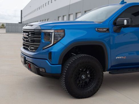 Used 2024 GMC Sierra 1500 AT4 w/ Technology Package AWD/4WD image 11