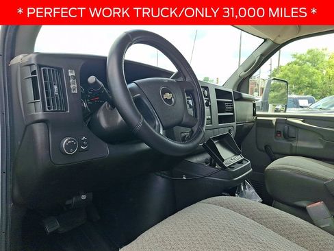 Used 2009 Chevrolet Express 3500 RWD image 10