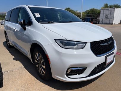 Used 2023 Chrysler Pacifica Limited