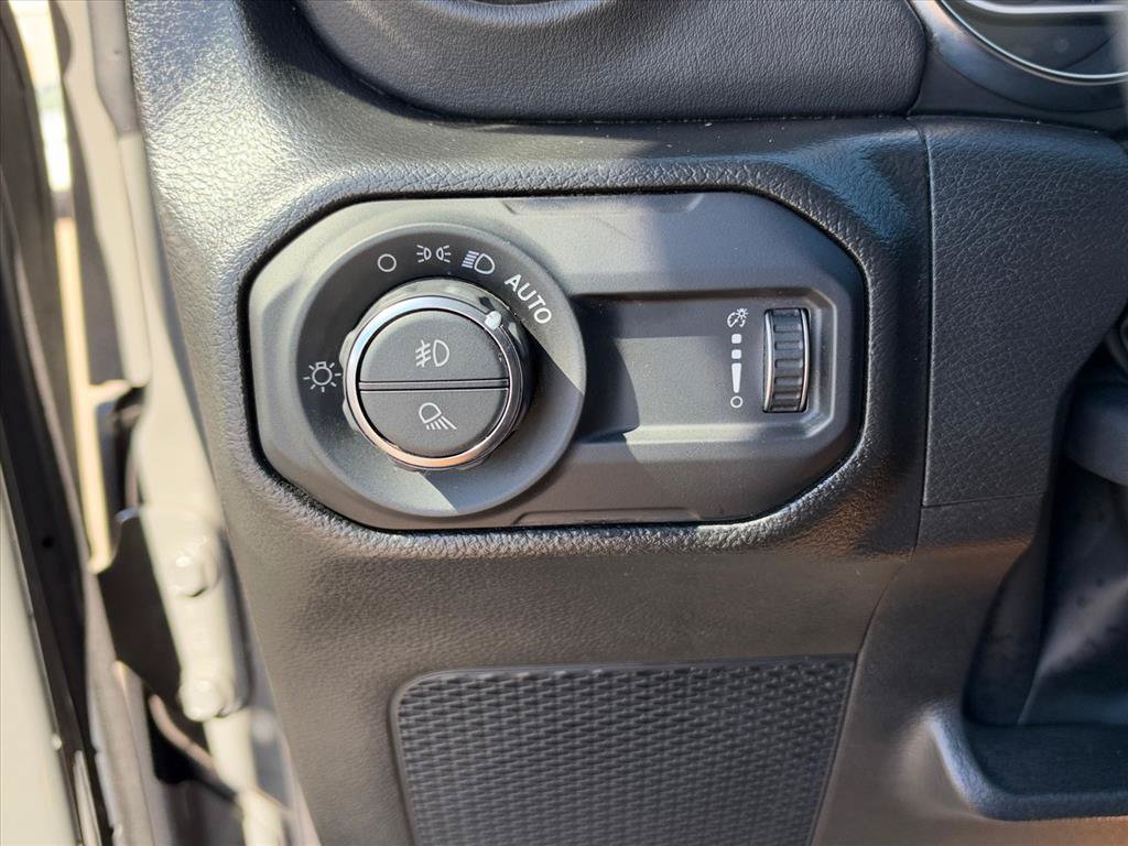Used 2023 Jeep Gladiator Overland AWD/4WD image 19