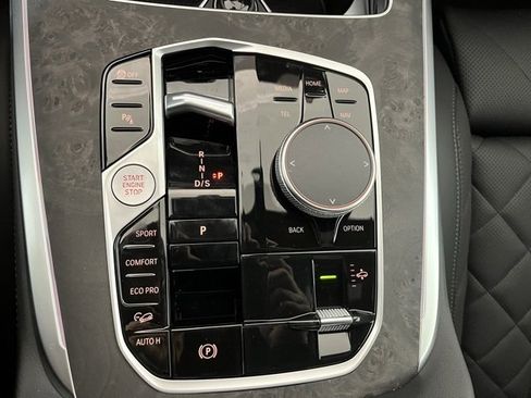 Used 2025 BMW X7 xDrive40i w/ M Sport Package image 18