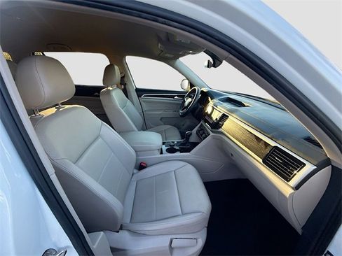 Used 2023 Volkswagen Atlas SE image 32