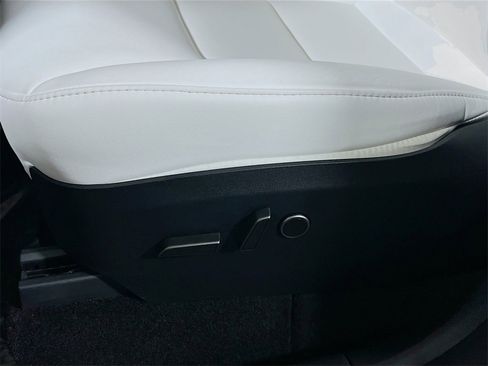 Used 2024 Tesla Model Y Long Range image 18