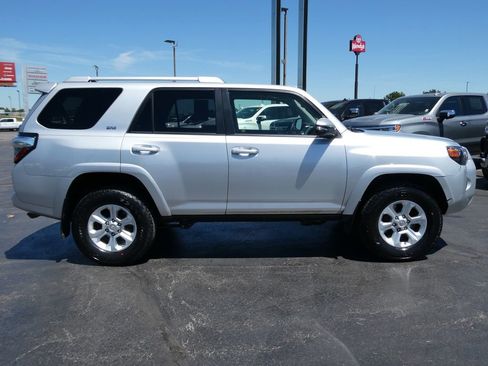 Used 2015 Toyota 4Runner SR5 Premium w/ Four Season Floor Mat Package AWD/4WD image 5