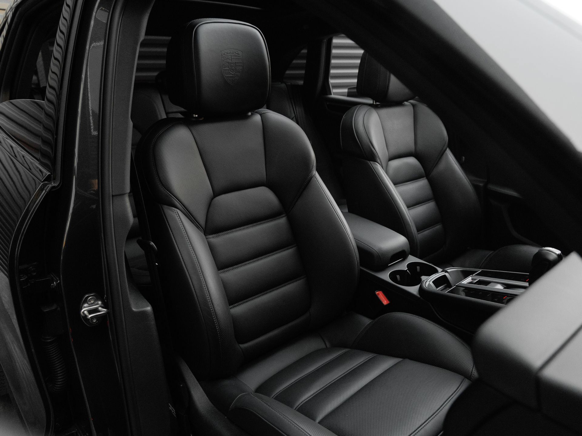 Certified 2026 Porsche Macan AWD/4WD image 35